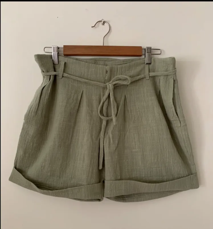 LINEN SHORTS - ARTICHOKE GREEN
