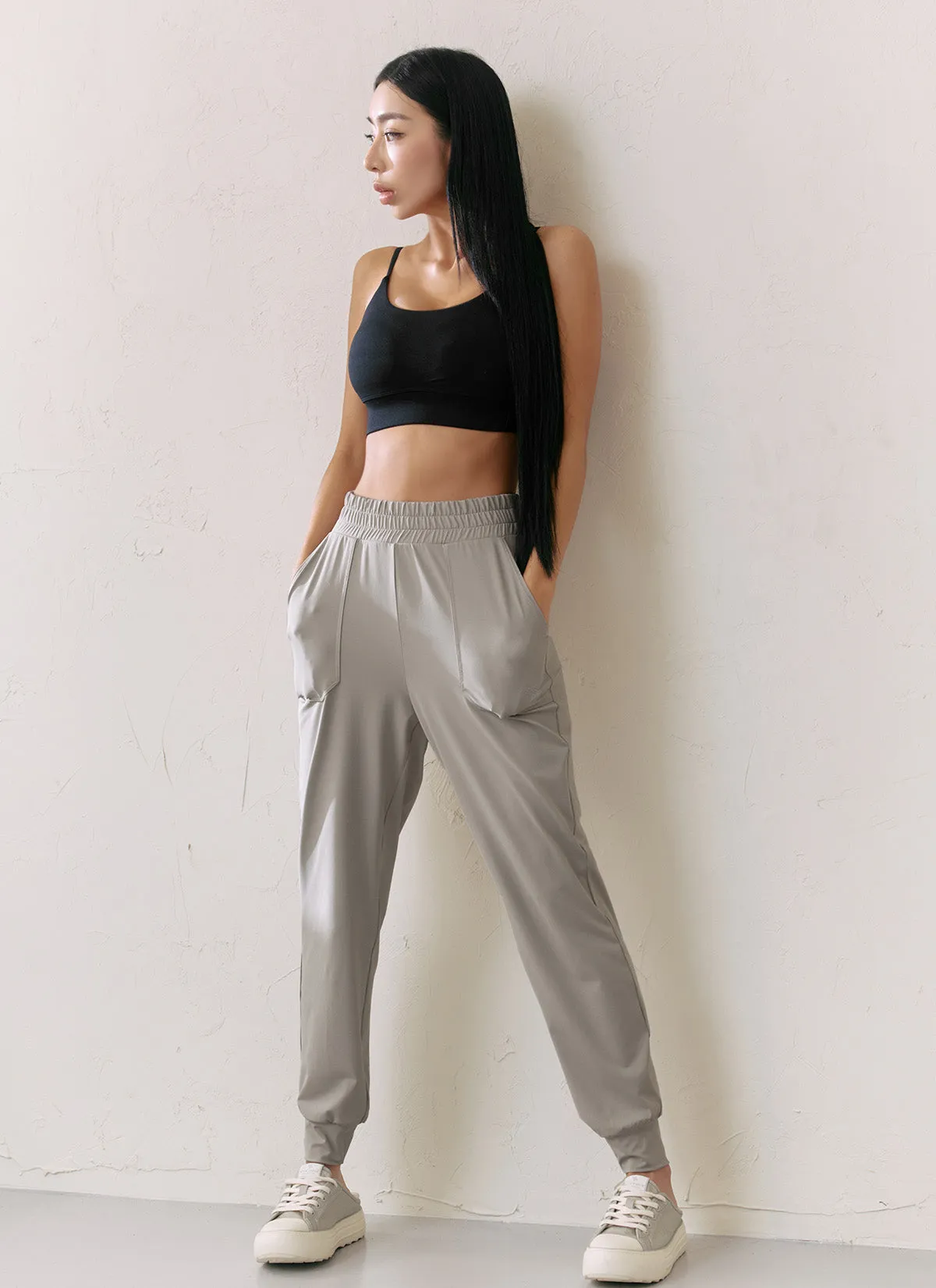 Medium Feather In-Band Jogger Pants