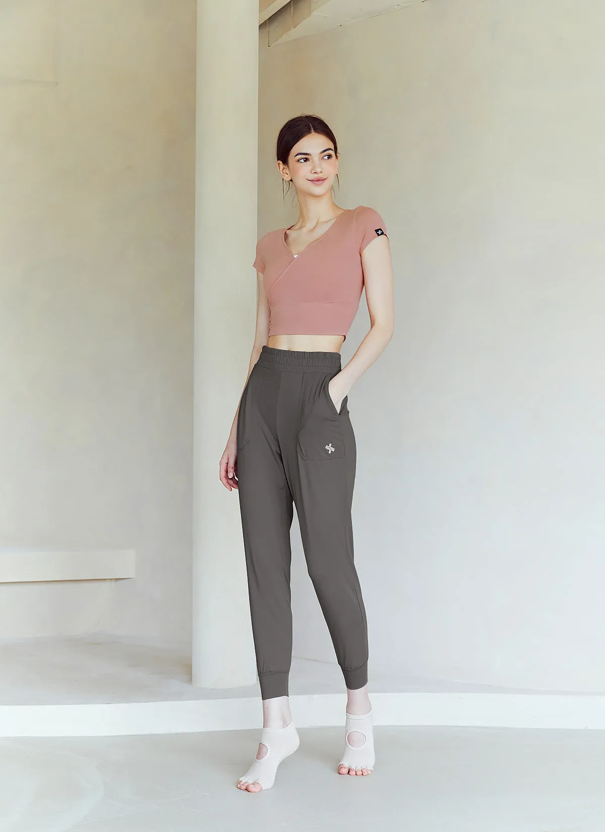 Medium Feather In-Band Jogger Pants