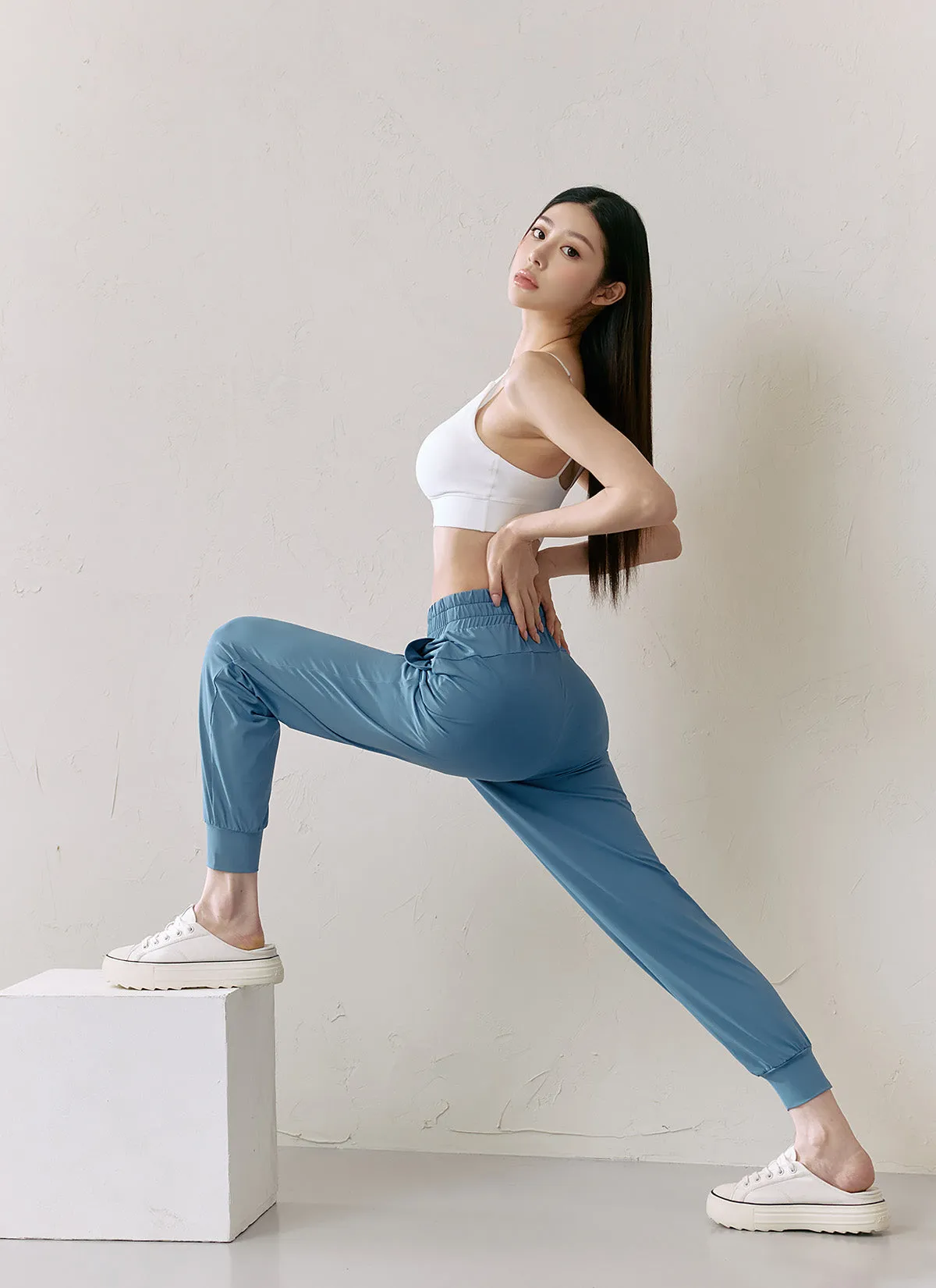 Medium Feather In-Band Jogger Pants