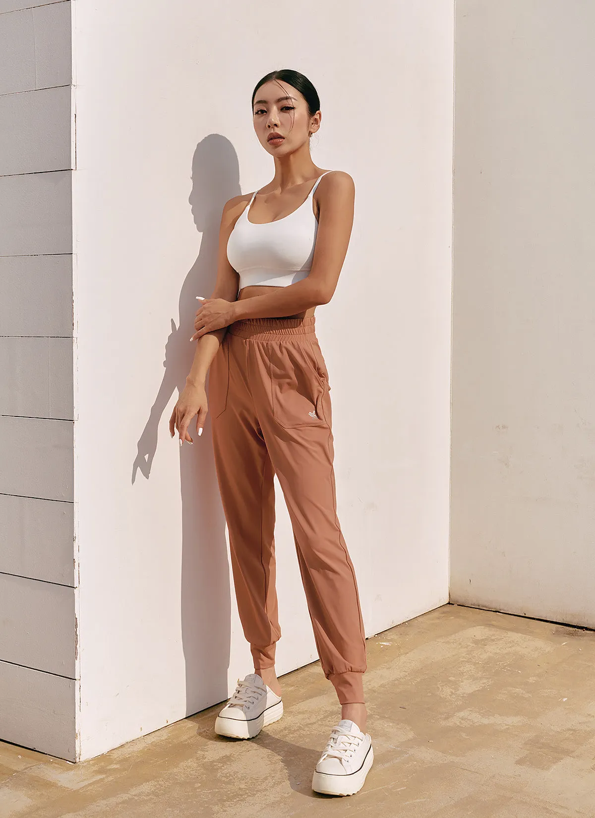 Medium Feather In-Band Jogger Pants