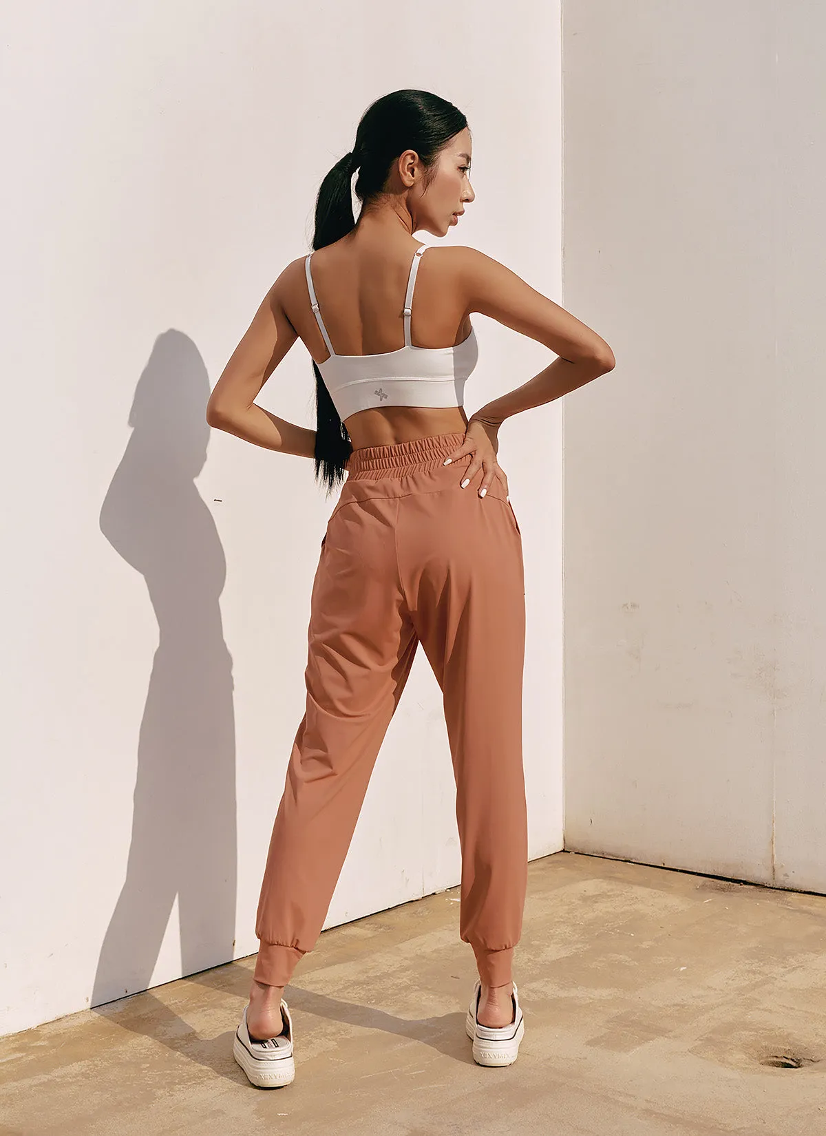Medium Feather In-Band Jogger Pants