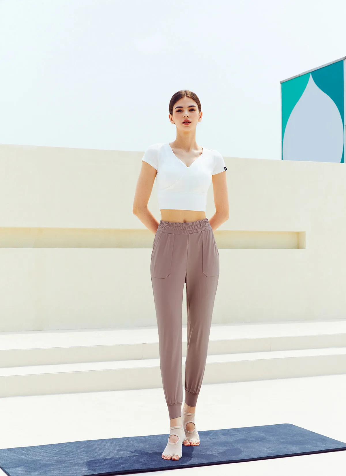 Medium Feather In-Band Jogger Pants