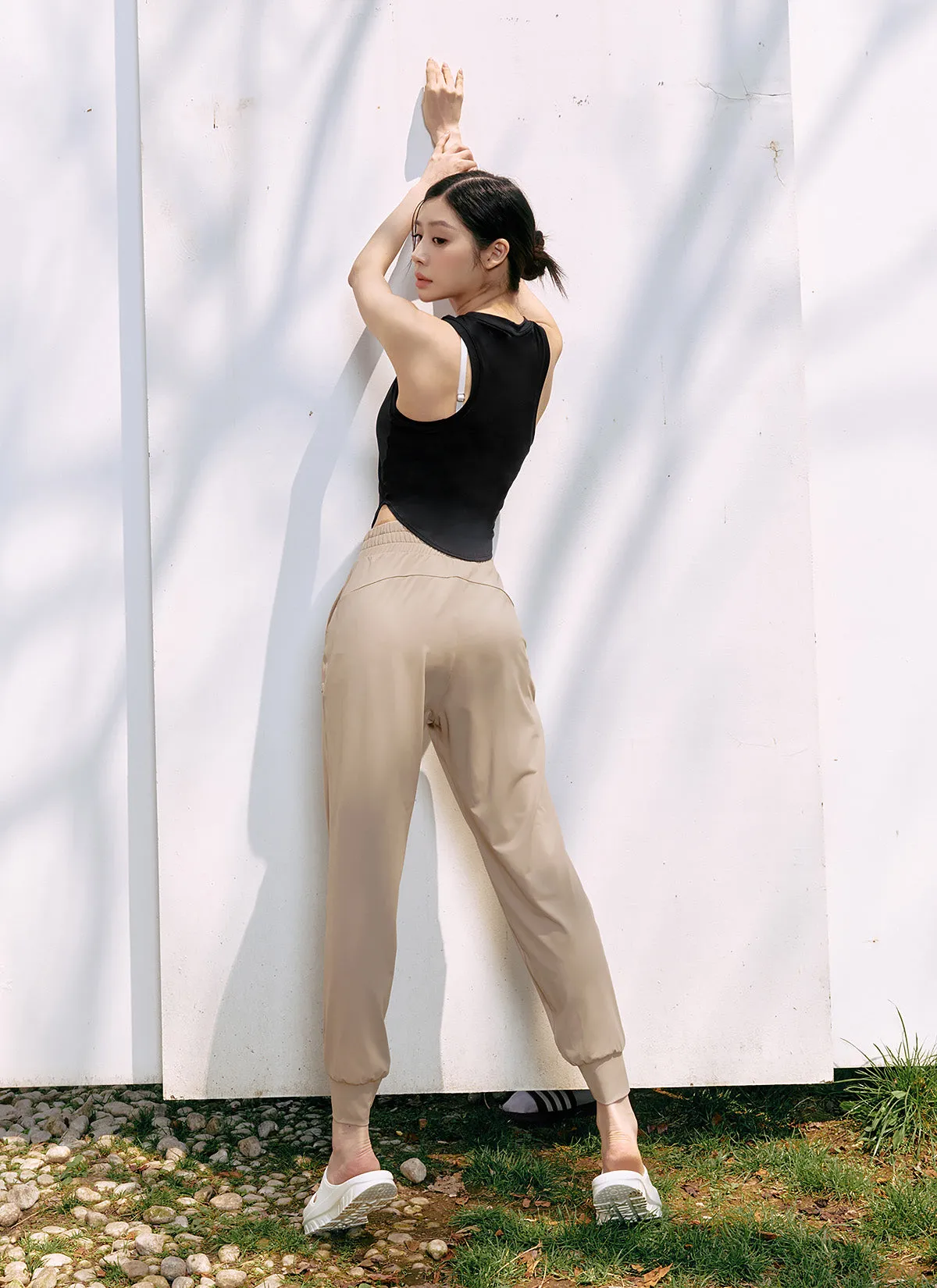 Medium Feather In-Band Jogger Pants