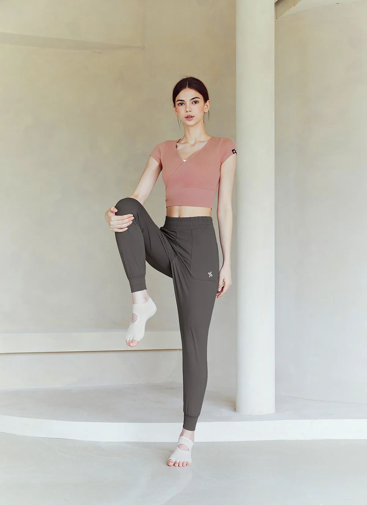 Medium Feather In-Band Jogger Pants
